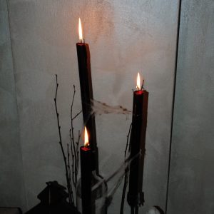 Lumânare Halloween Sfeșnic Negru cu Interior Roșu - The Dark Candle (29 cm / 2.10 cm, set 8 buc.)