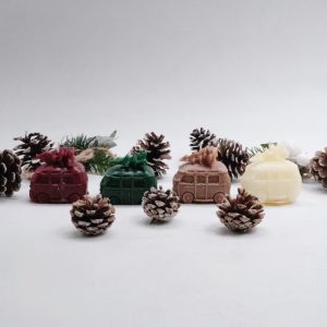 Lumânare Parfumată de Crăciun, turnată manual - Mașina cu Brad